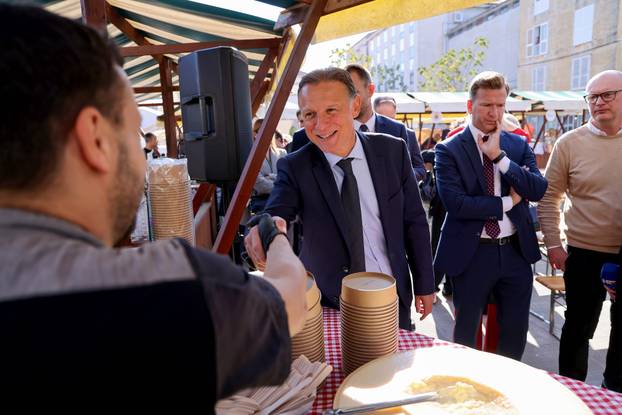 Zadar: Predsjednik Hrvatskog sabora Gordan Jandroković obišao je manifestaciju pod nazivom „Pijat na Pijaci“ 