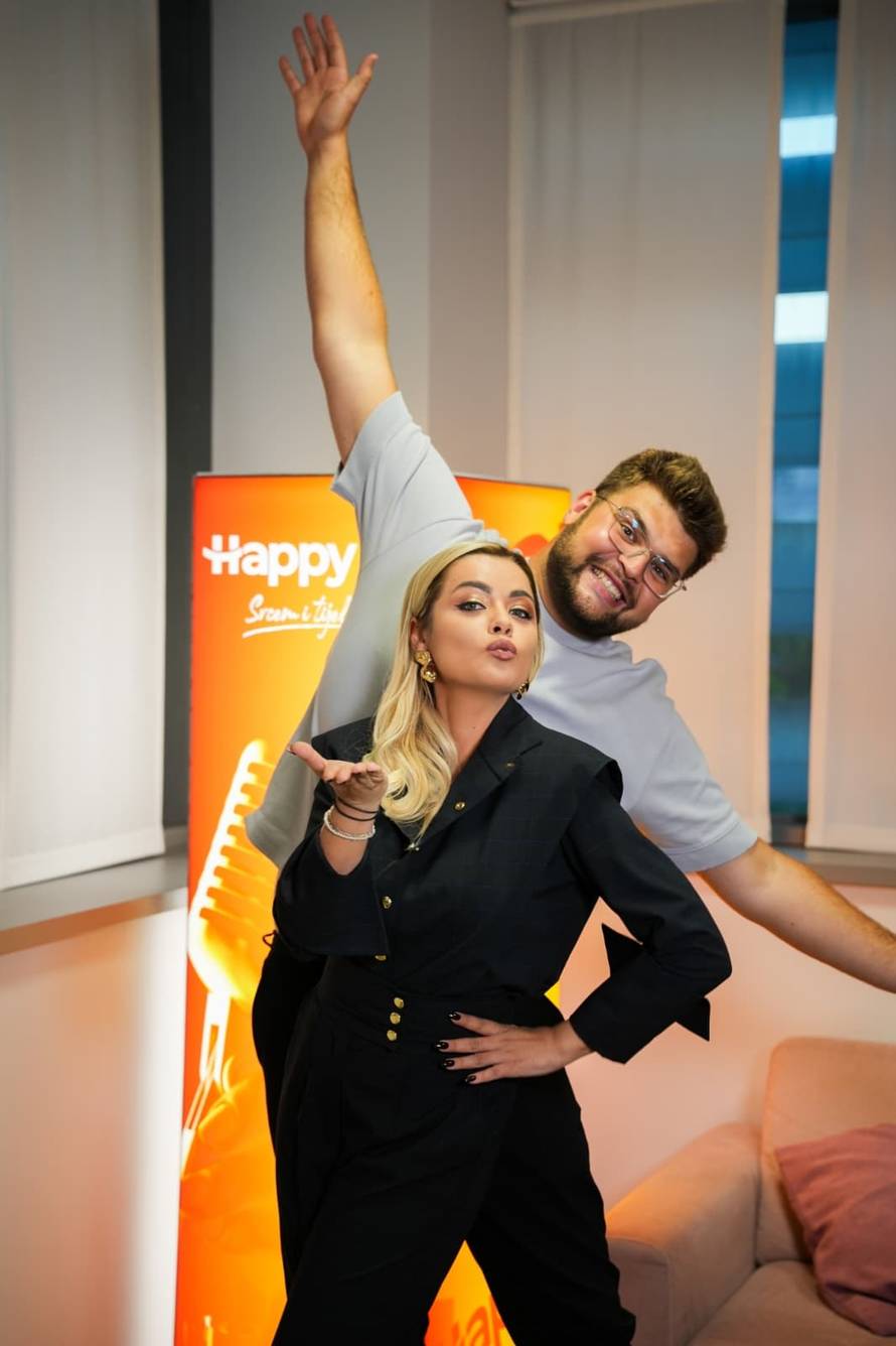 Šušnjara je otkrila sve detalje prvog susreta s tajanstvenim partnerom: 'Dobio me na laž'