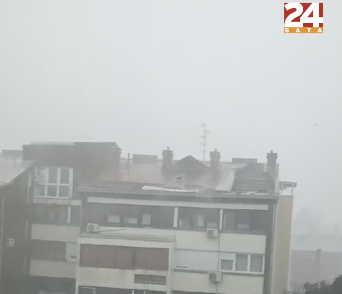 POGLEDAJTE SNIMKU: Vjetar u Zagrebu srušio mega dizalicu!