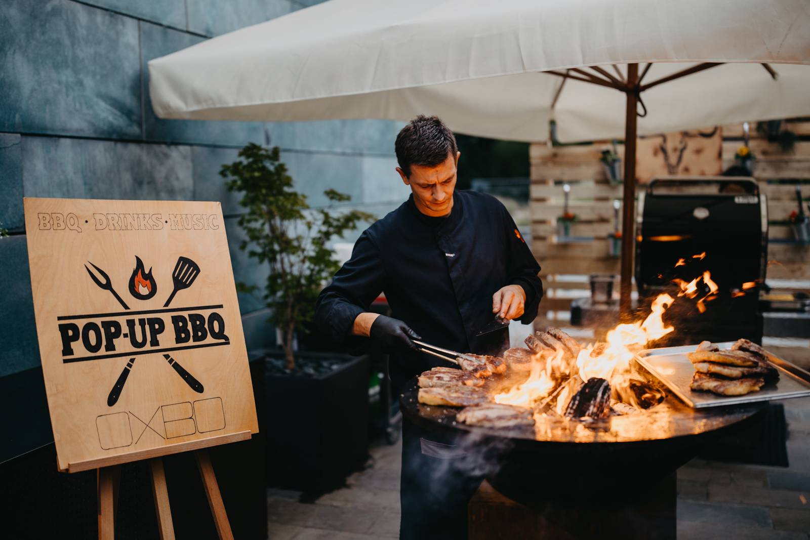 Posjetite BBQ party na terasi OXBO restorana hotela Doubletree by Hilton u Zagrebu!