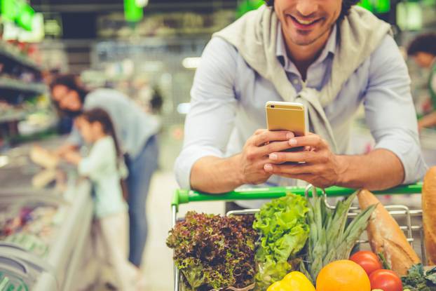 Family,In,The,Supermarket.,Cropped,Image,Of,Dad,Leaning,On