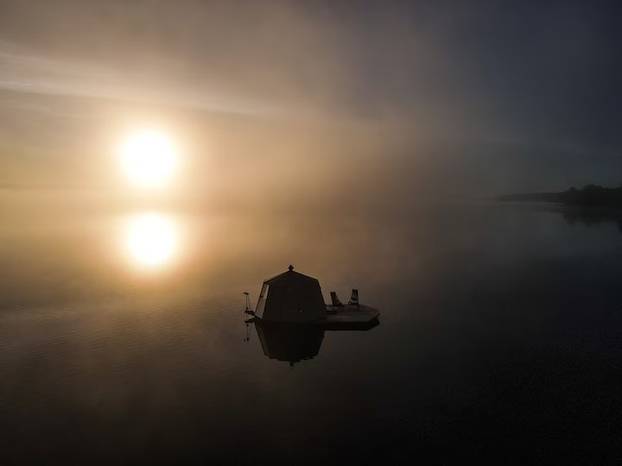 FOTO Ovo je prva plutajuća kućica za odmor na Grenlandu: Cijena noćenja će vas šokirati