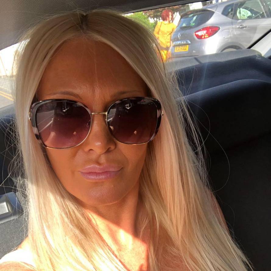 Nogometaš 'zapeo' u izolaciji s atraktivnom plavušom Wendy