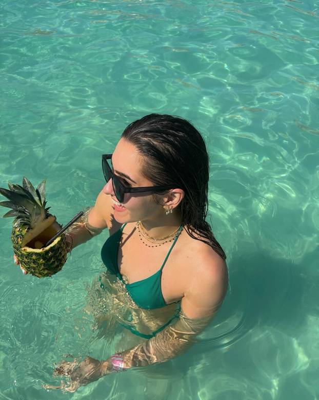 FOTO Francuska Hrvatica mami poglede svih navijača. Evo tko je mlada rukometašica Mia