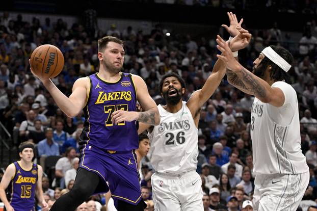 NBA: Los Angeles Lakers at Dallas Mavericks