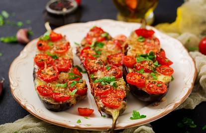 Za brz i ukusan ručak: Napravite patlidžane punjene s piletinom