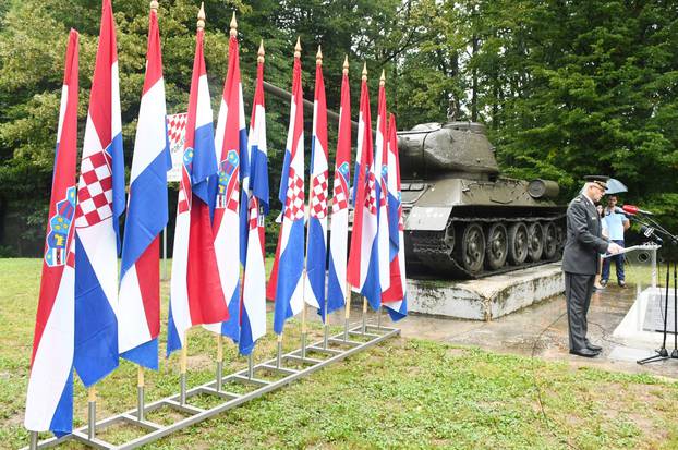 Polaganje vijenaca povodom Dana općine Gline