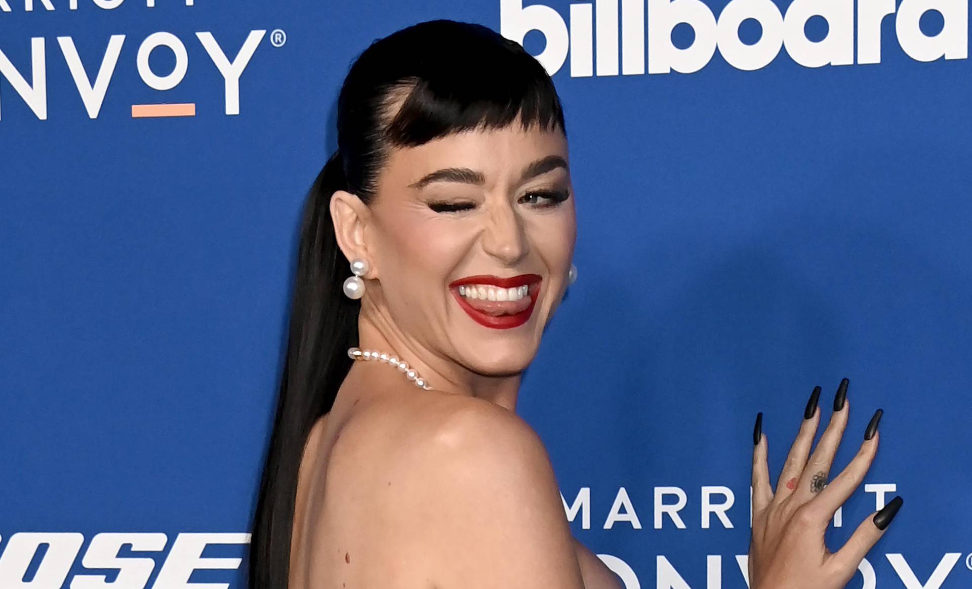Glamurozni crveni tepih Billboardove dodjele nagrada Women in Music