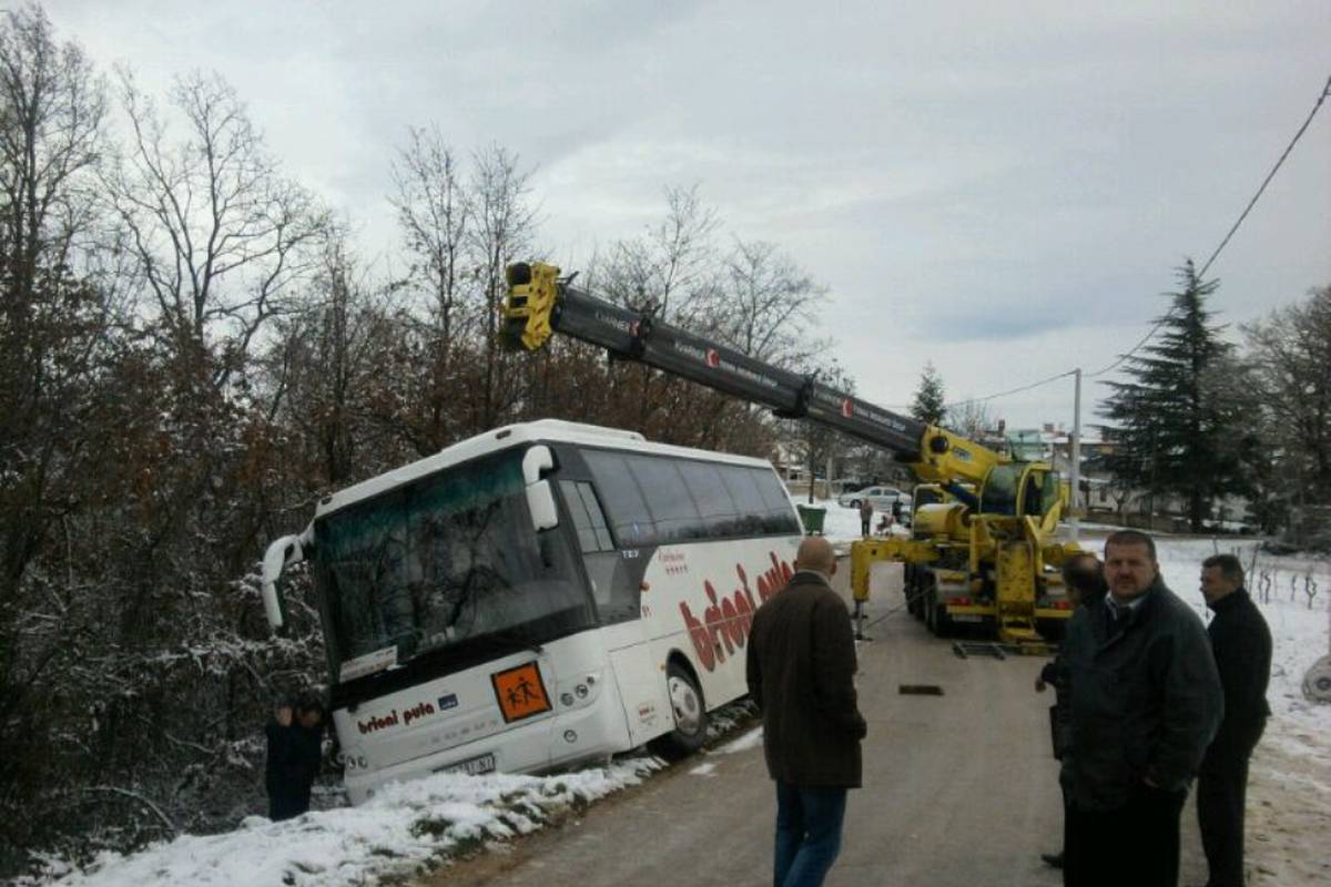 Kod Žminja sletio bus s petero učenika, ozlijeđenih nije bilo