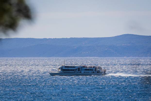 Olujna bura i jutro na plaži Zlatni rat