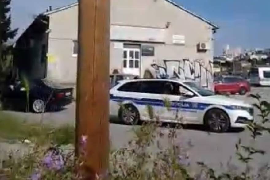 Splitski 'relijaš' driftao BMW-om pa neslavno završio: Na odlasku se zabio u policiju