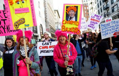 Stotine tisuća žena u maršu  diljem SAD-a napadale Trumpa