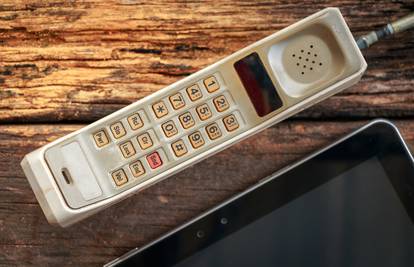 Sjećate li se ovih prvih modela mobitela - slavne cigle, banane?