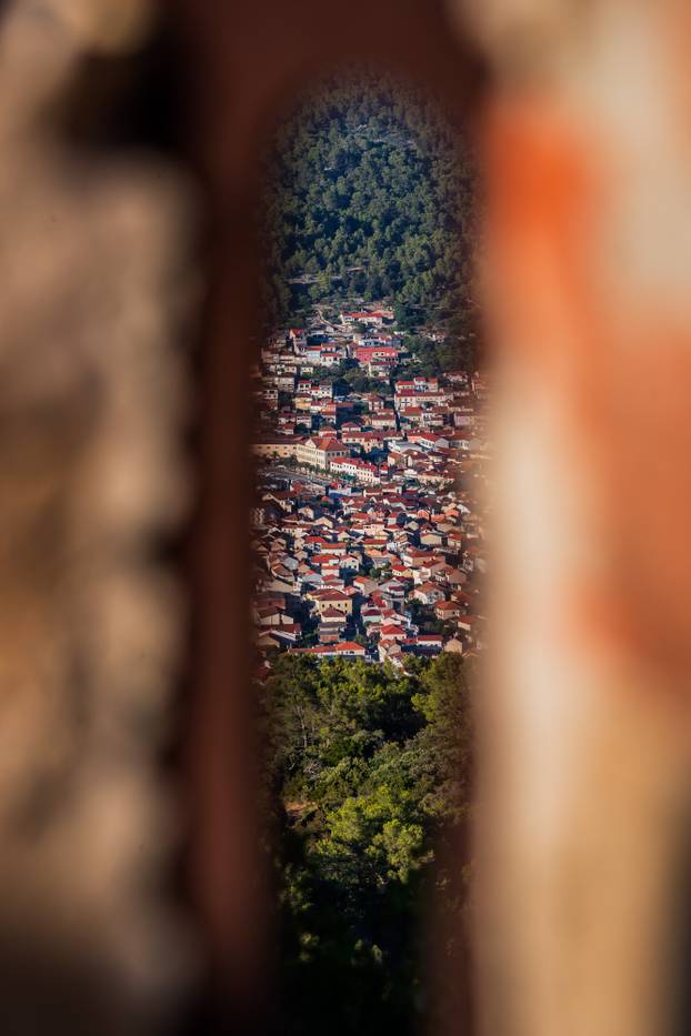 Vela Luka: Pogled na Vela luku sa okolnim brdima