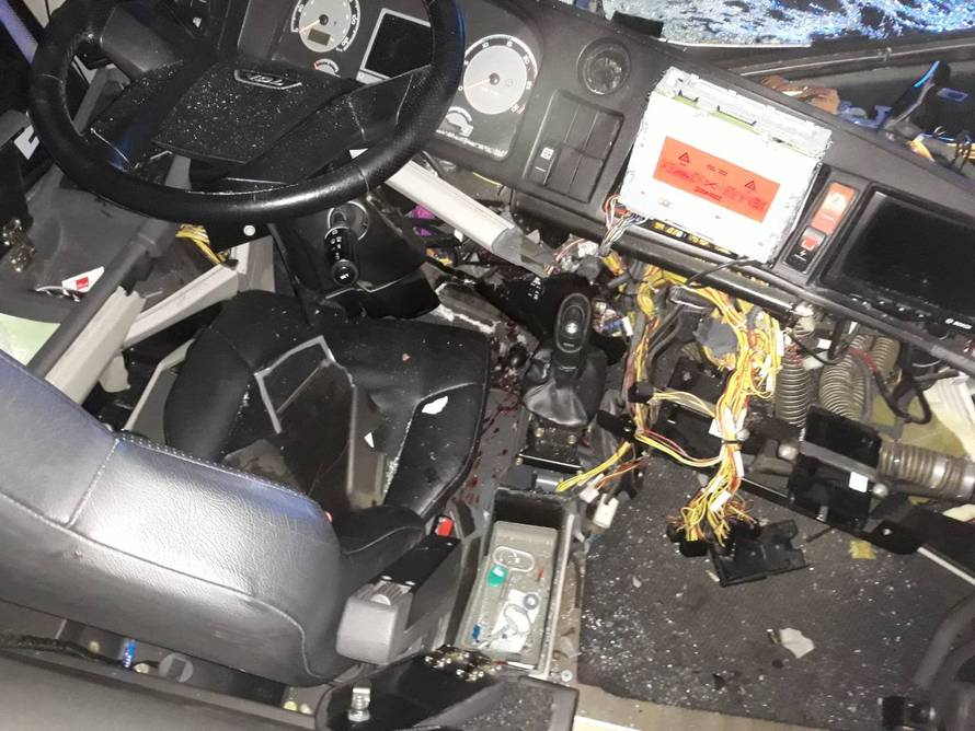 Stravična nesreća kod Udbine: Bus s putnicima udario u konja