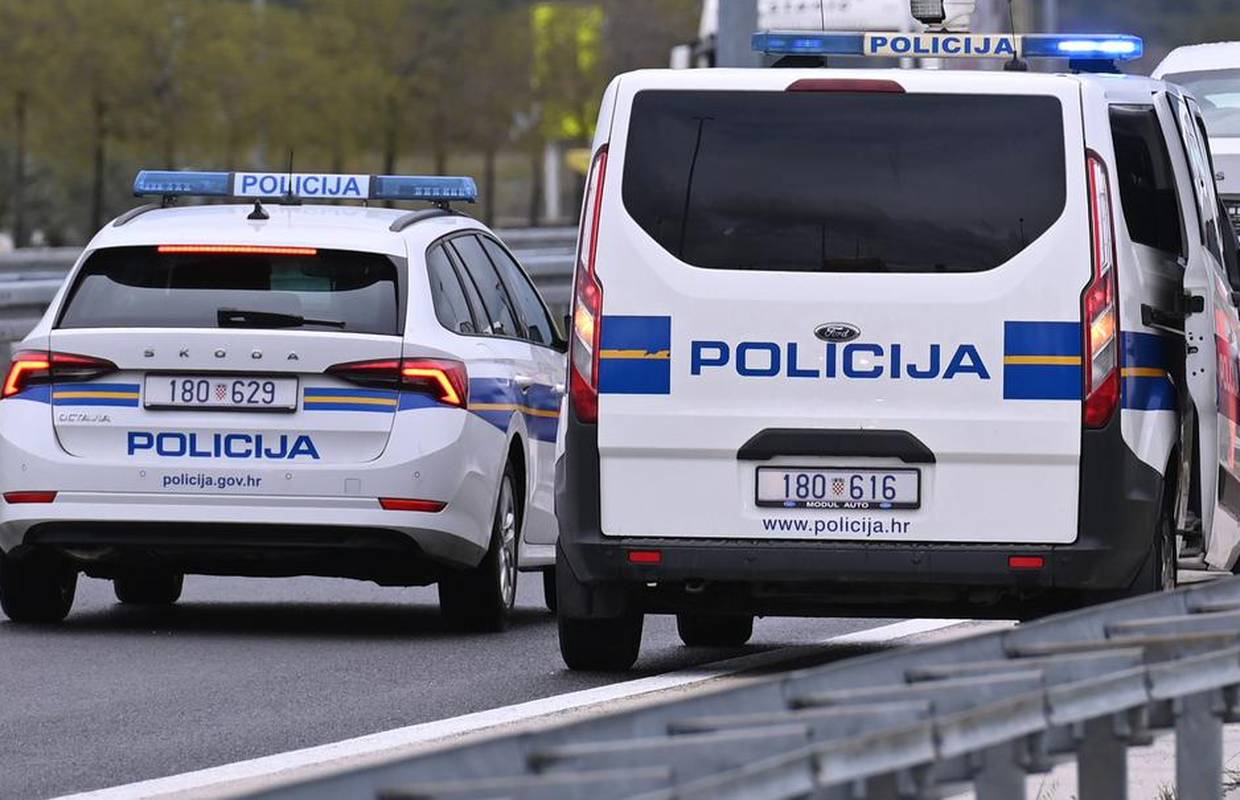 Kod Slavonskog Broda uhitili Srbina: Krijumčario devetero migranata u prtljažniku auta