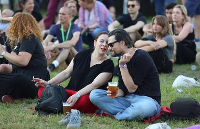 Jelena Miholjević sa suprugom na festivalu: Pili pivu na travi