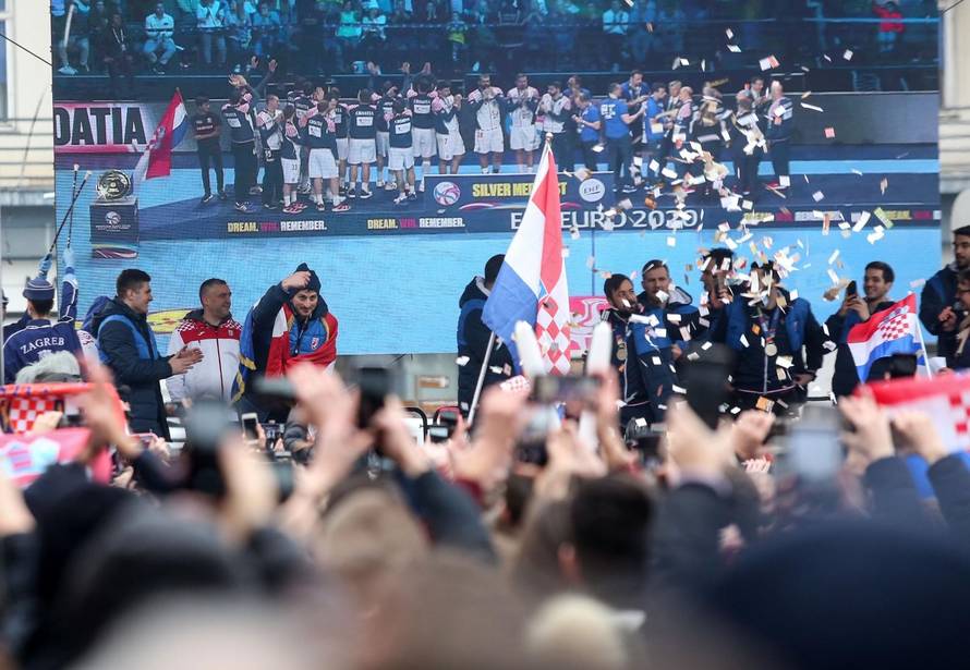 'Kauboji' proslavili srebro na Trgu: Predstavili 'novu himnu'