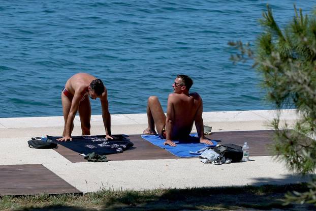 Zadar: Sve je više kupača na zadarskim plažama
