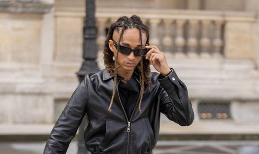 FOTO Jaden Smith stvarno voli ku&cacute;e: Prvo je jednu nosio na glavi, a sada ima i ku&cacute;a-torbicu