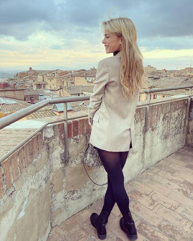 FOTO Talijanka napustila tenis, navukla tangice i postala model