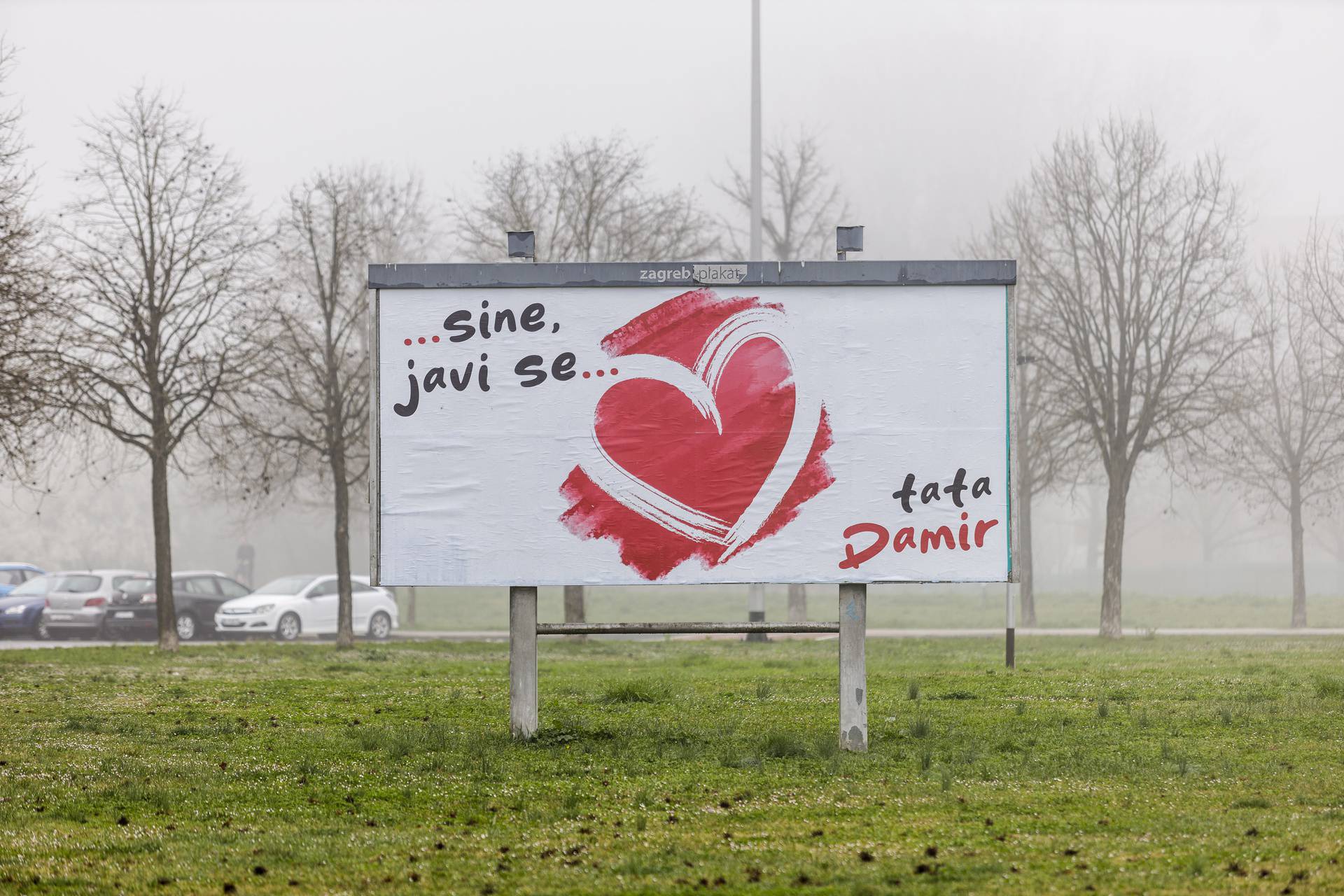 Zagreb: Misteriozni plakat "...sine, javi se..."