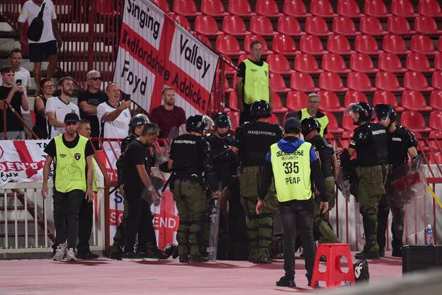 Beograd: Tijekom utakmice Srbije i Engleske izbila tučnjava, intervenirala policija