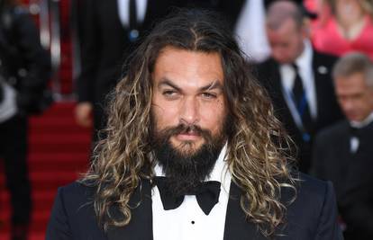 Jason Momoa se zbog protesta obrijao gotovo na ćelavo: Evo kako sada glumac izgleda...