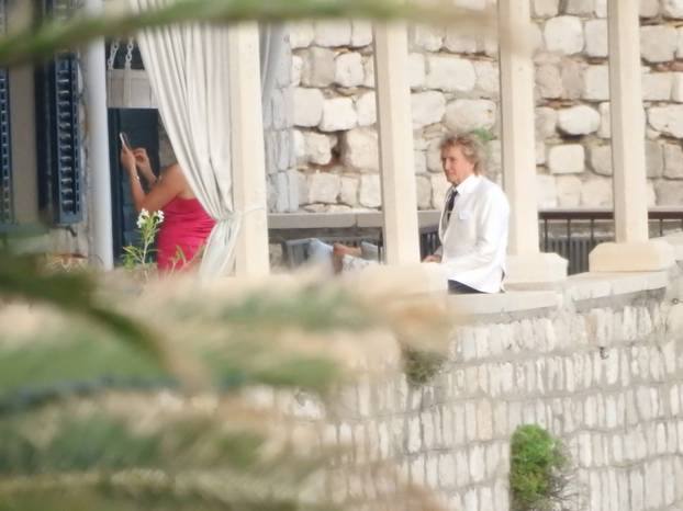 EKSKLUZIVNO: Rod Stewart i supruga Penny Lancaster popili su čašu vina uoči odlaska na prijem