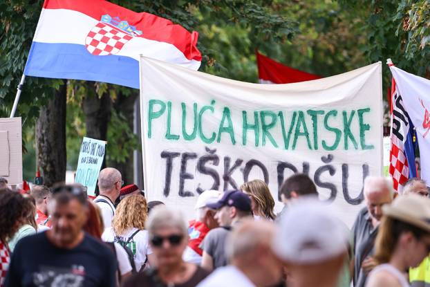 Zagreb: Okupljanje prosvjednika Hodaj za Liku, hodaj za Hrvatsku