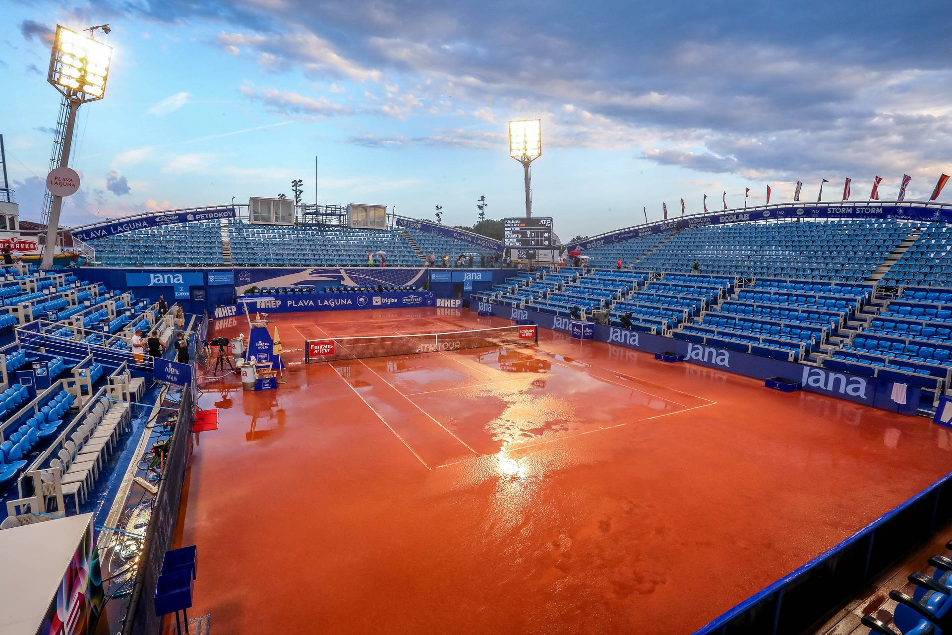 ATP turnir u Umagu, nevrijeme prekinulo meč između Alexsandera Shevchenka i Marca Cecchinatija