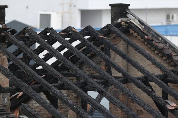 Osijek: Očevid jučerašnjeg požara na barakama uz prugu