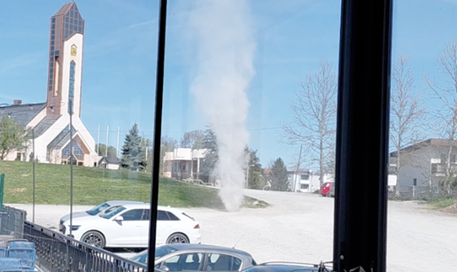 VIDEO Bo&zcaron;e pomozi! Kamerom je ulovio 'Dust Devila' ispred velike crkve u Sesvetama