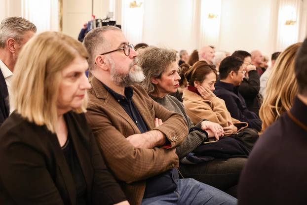 Zagreb: Promocija knjige Žene koje mašu rukama Jadranke Kosor