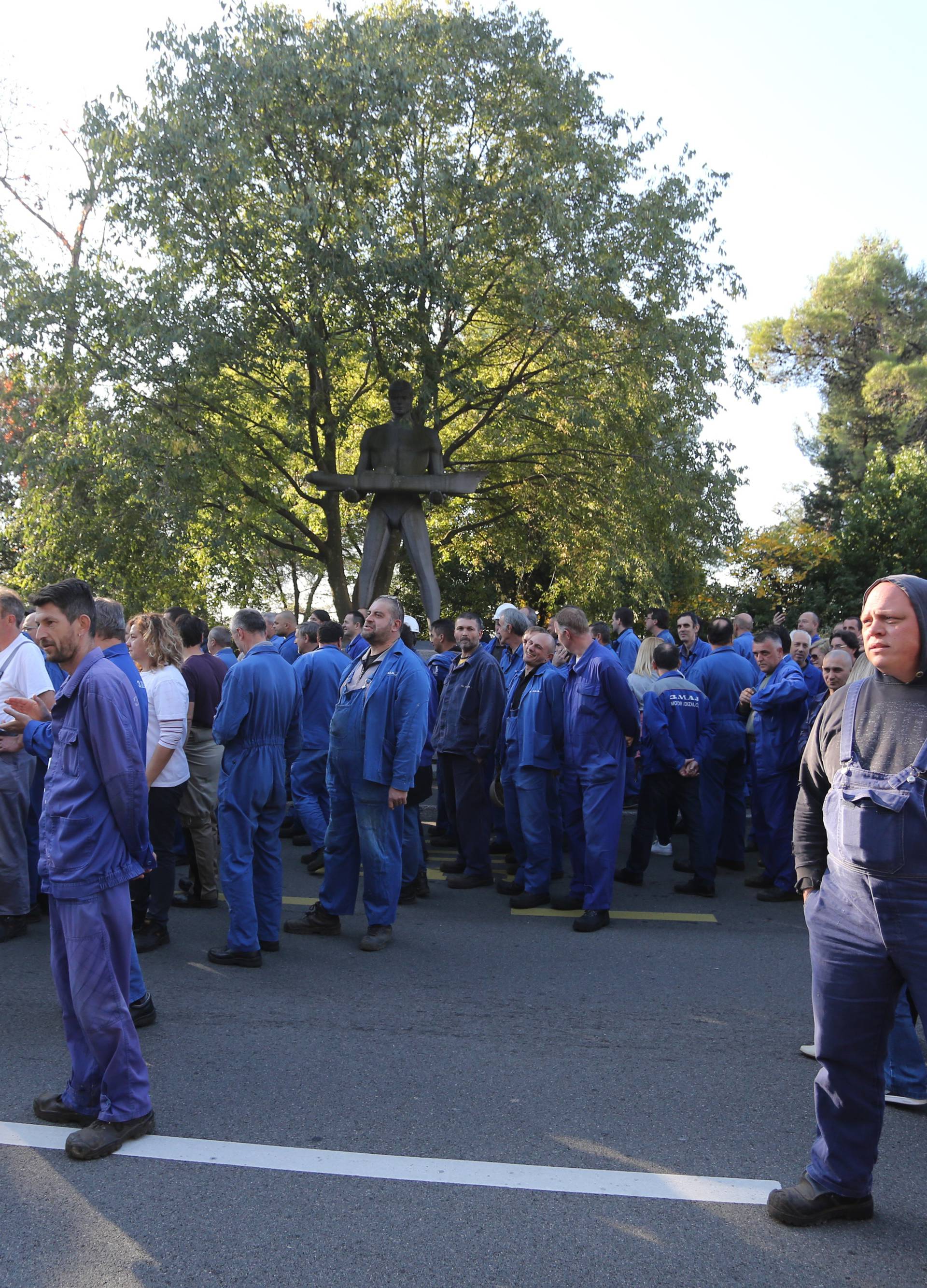 Radnici 3. maja na ulici: Štrajk traje do ispunjenja zahtjeva