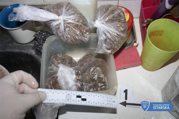 Rovinjska policija zaplijenila više od kilogram marihuane