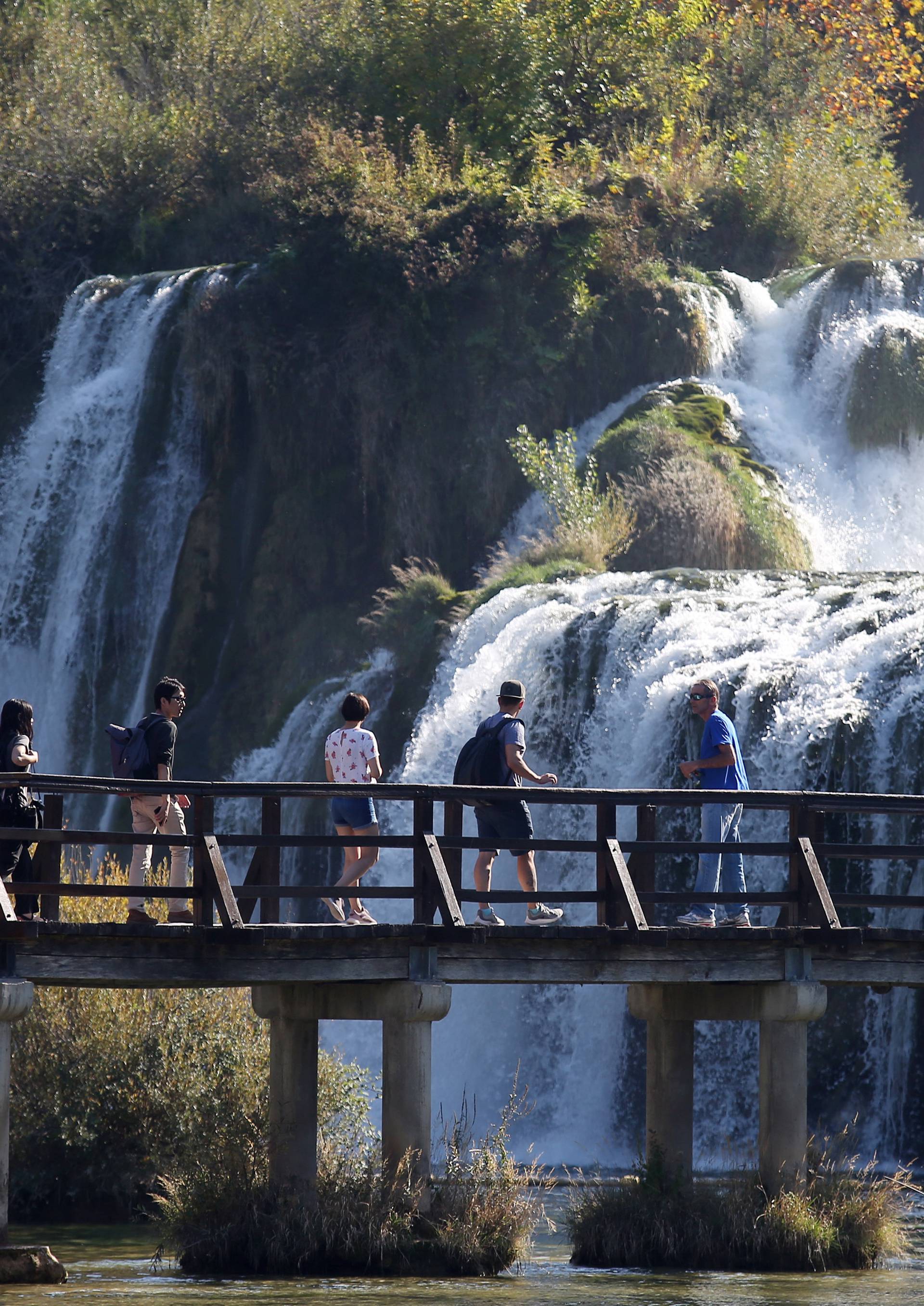 Skradin: Ljepote slapova Krke i početkom jeseni privlače mnoštvo gostiju