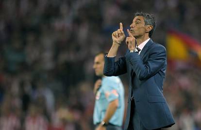 Manolo Jimenez (46), bivši je trener Seville, sad trener AEK-a