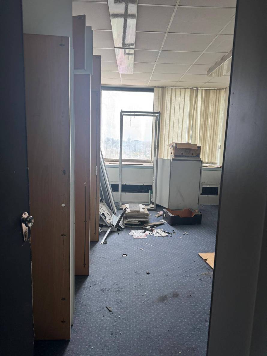 FOTO Selak Raspudić nedavno snimila unutrašnjost Vjesnika. Smeće svuda: 'Neka ljudi vide'