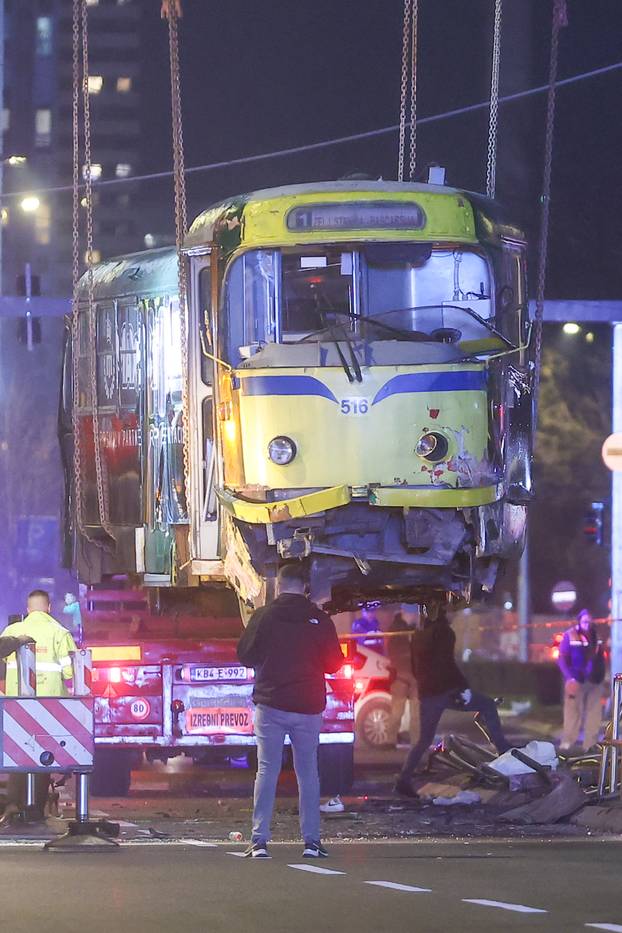 Sarajevo: U tijeku je uklanjanje tramvaja sa mjesta nesreće
