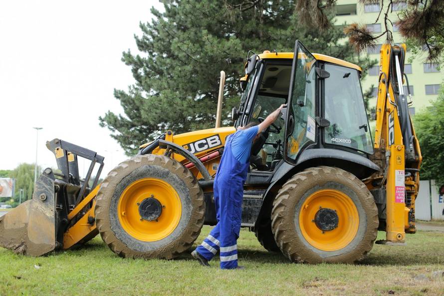 Puknula glavna cijev: Bez vode ostao veliki dio Novog Zagreba