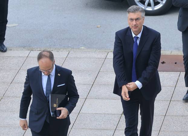 Zagreb: Ministri dolaze na sjednicu Vlade