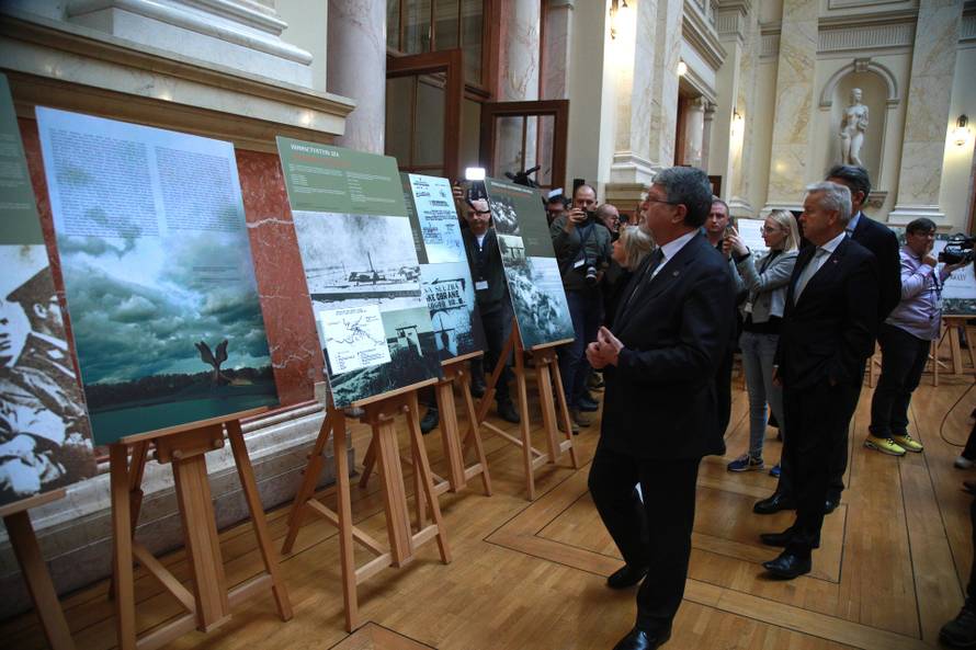 Beograd: Tonino Picula obišao  je izložbu "Jasenovac - trajna opomena" 