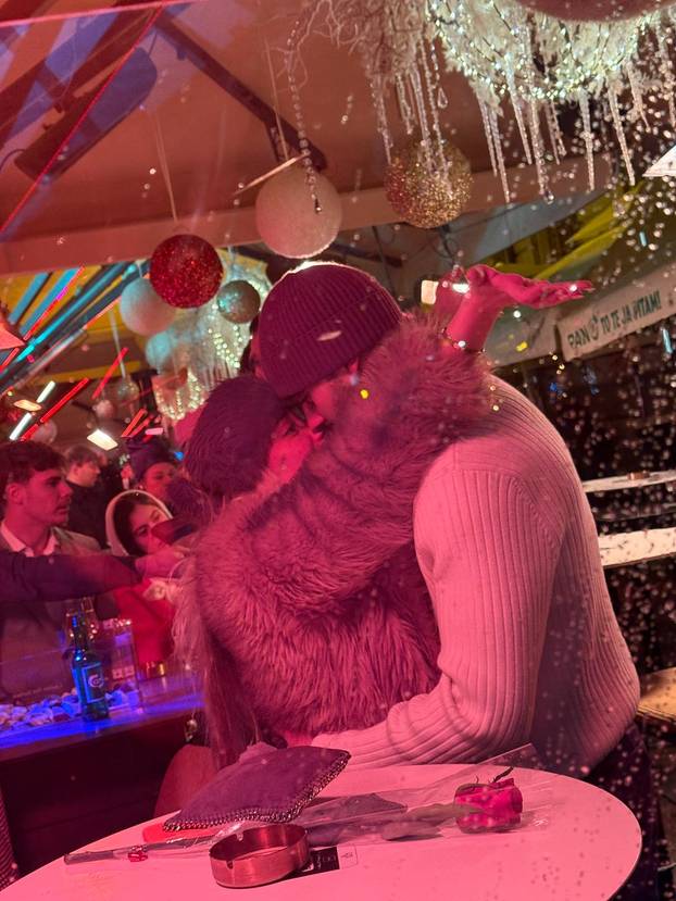 FOTOEKSKLUZIV Joško Gvardiol grlio plavokosu damu u Zagrebu