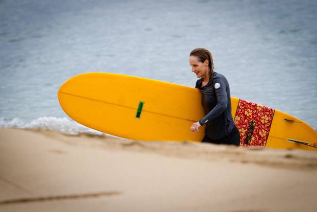 EXCLUSIVE: Helen Hunt Surfs In Maui