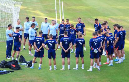 FOTO Nasmijani Luka Modrić, Perišić prionuo radu.  Pogledajte kadrove s treninga 'vatrenih'