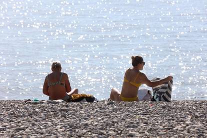 Koji studeni? Super je na plaži! Temperatura mora je čak 21°C