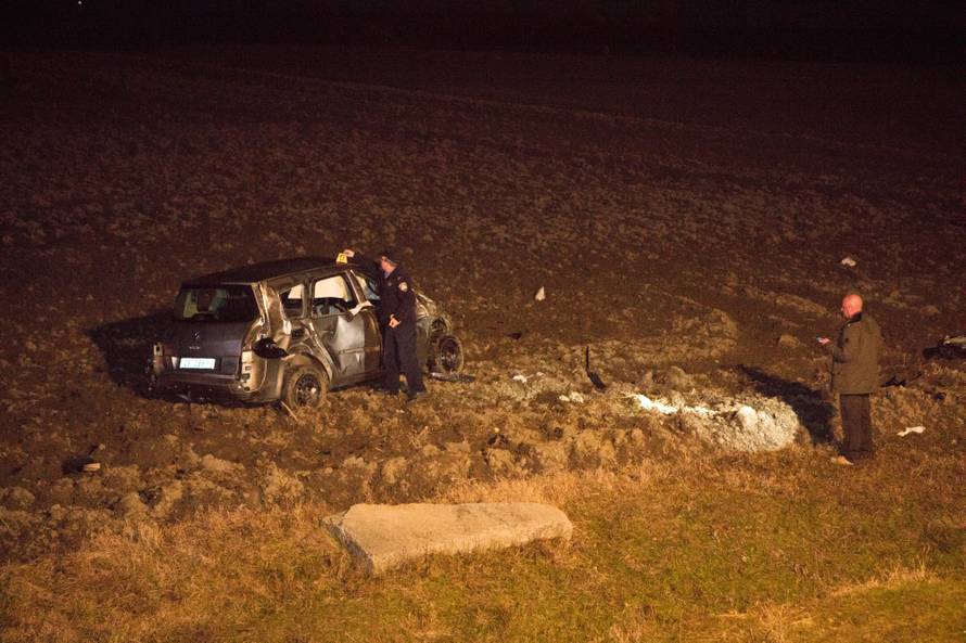 Auto se prevrnuo više puta, vozač (48) je ispao i poginuo