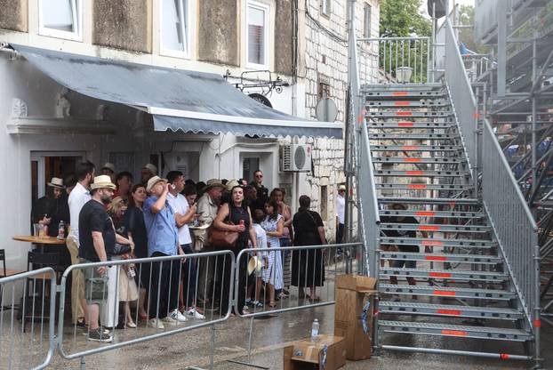 Sinj: Zbog jakog pljuska odgođena 310. Sinjska alka