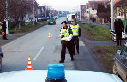 Nepravilno skretao i teško ozlijedio vozača mopeda 